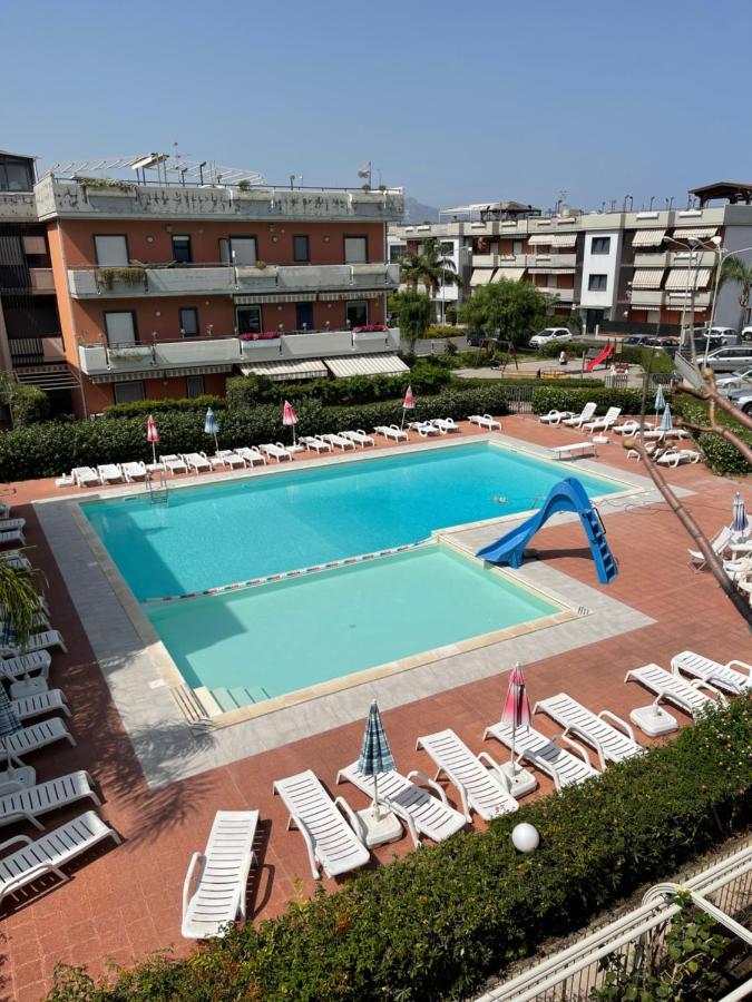 Taormina Mare Piscina Fondachello Appartement Fondachello  Buitenkant foto